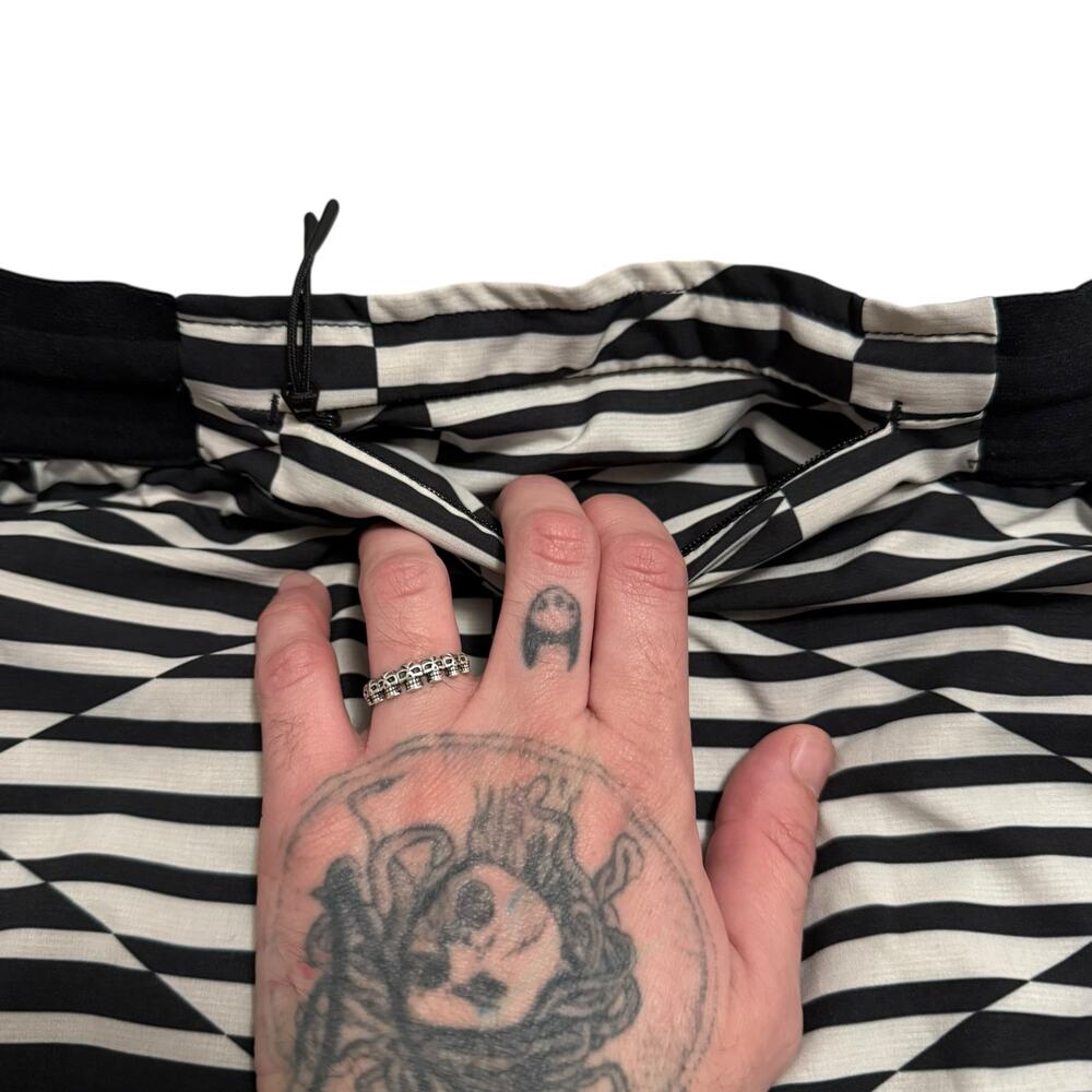 Rabbit Fuel n' Fly Running Shorts Black & White Geometric Graphic Print Medium - Picture 6 of 13